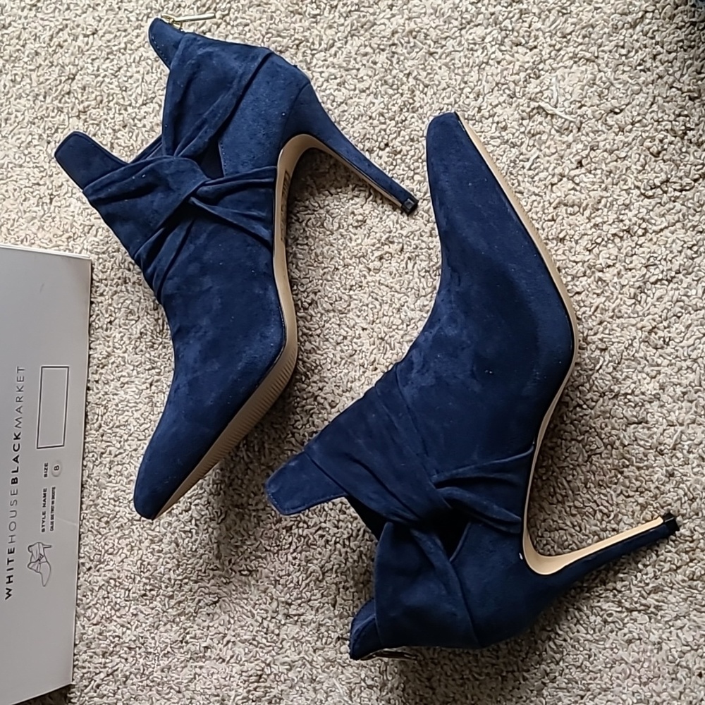 🎉Host Pick🎉 White house black market Chloe Side Twist Shootie - Picture 2 of 11